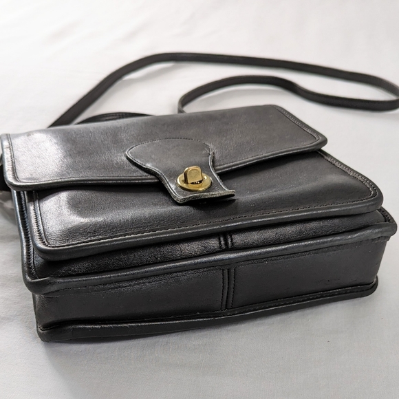 VTG Coach Station Bag Black Leather Crossbody Purse - Picture 2 of 14